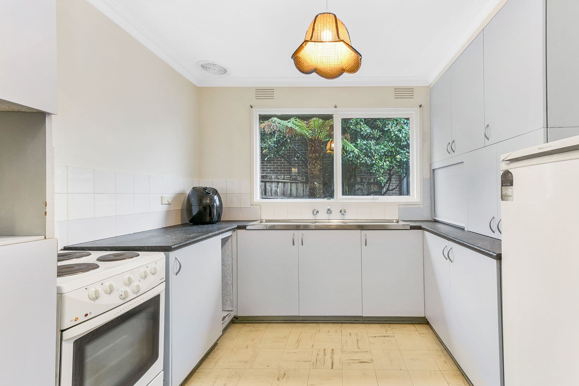 2 Rob Roy Street, Glen Waverley VIC 3150, Glen Waverley - Thumbnail 4