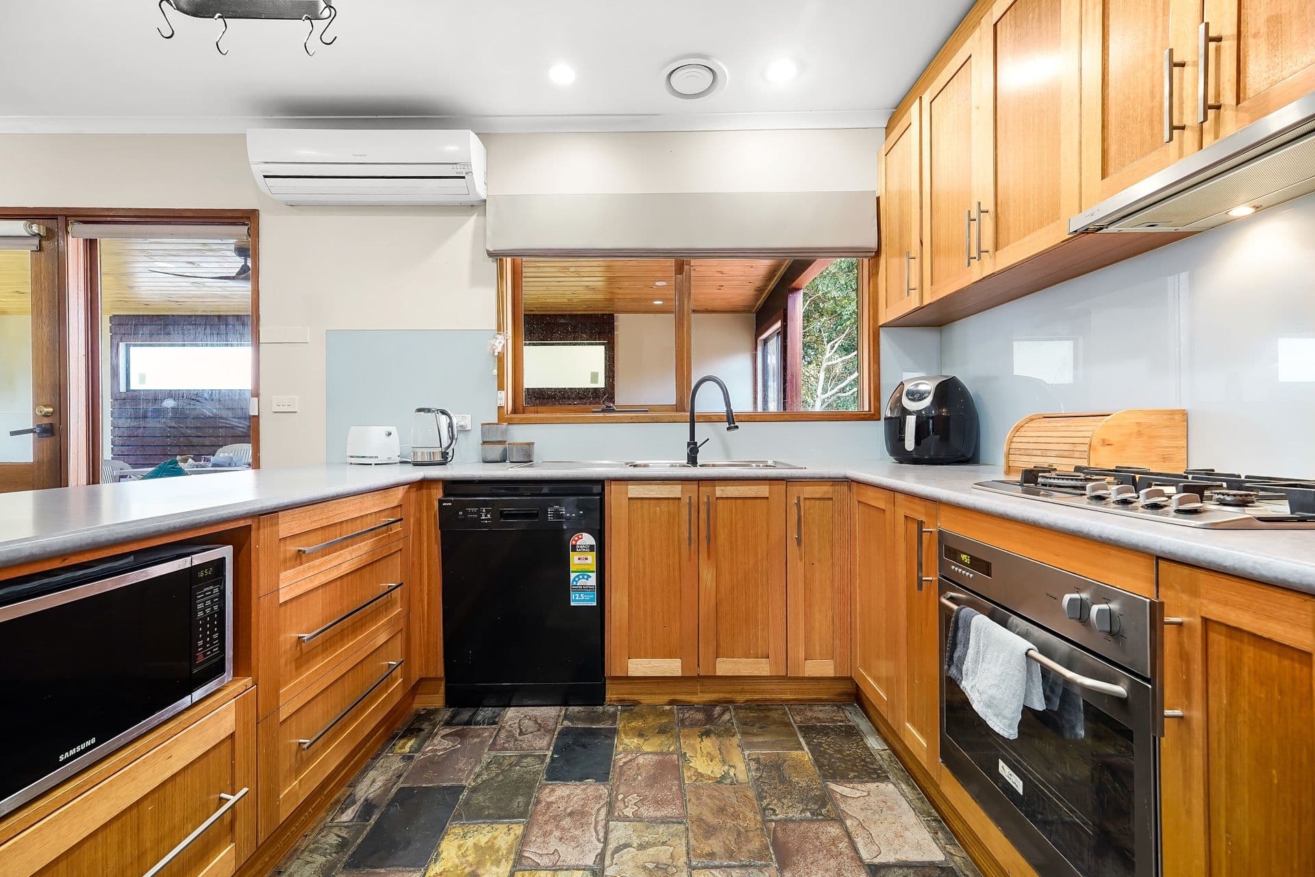 13 Delta Court, Narre Warren VIC 3805, Narre Warren - Thumbnail 5