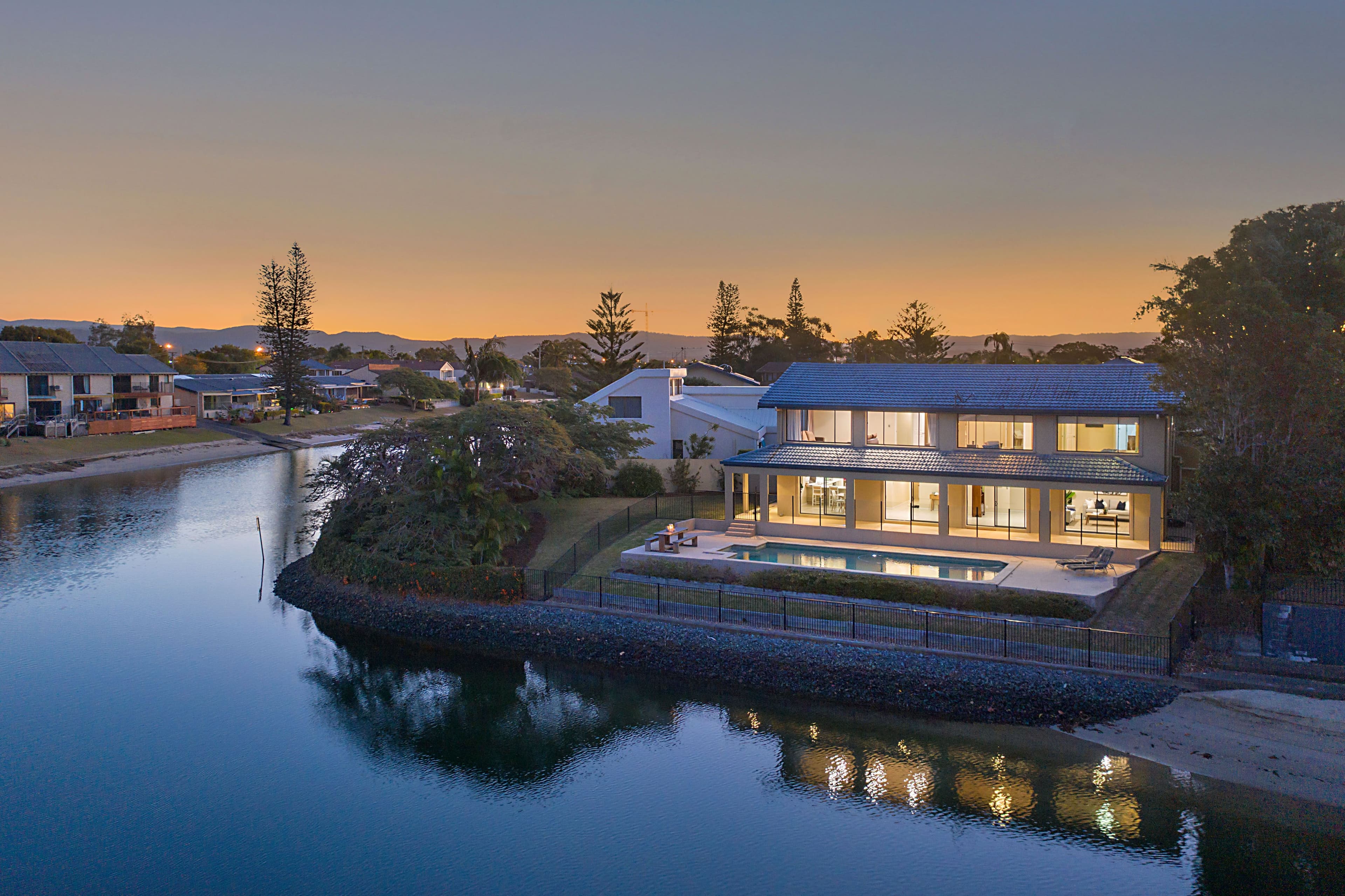 22 Maureen Court, Broadbeach Waters QLD 4218, Broadbeach Waters - Image 1