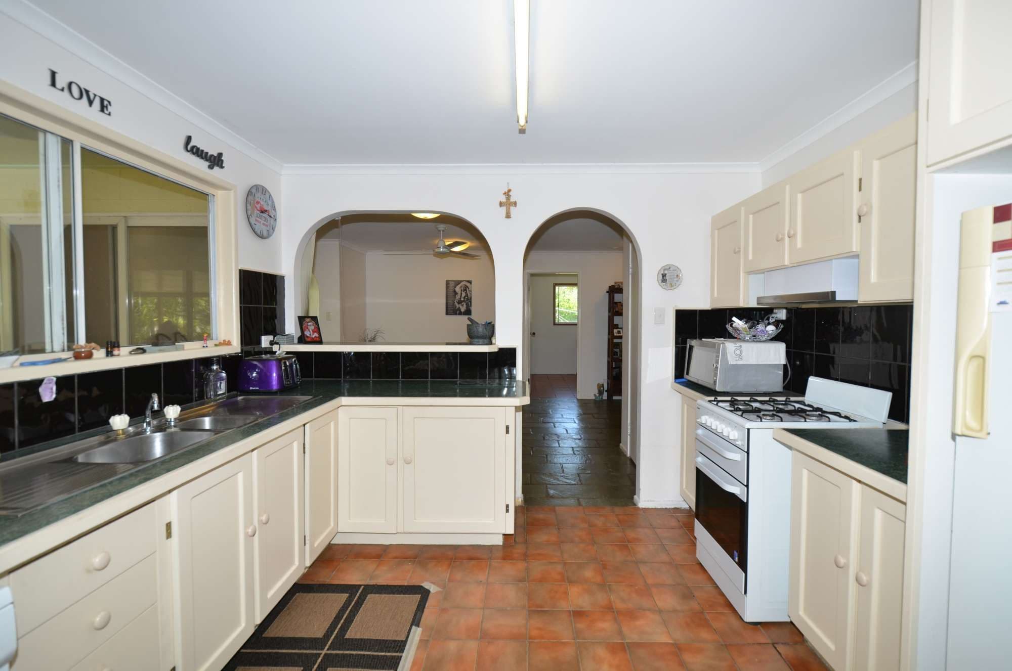 4 Palamino Place, KELSO QLD 4815, Kelso - Thumbnail 2