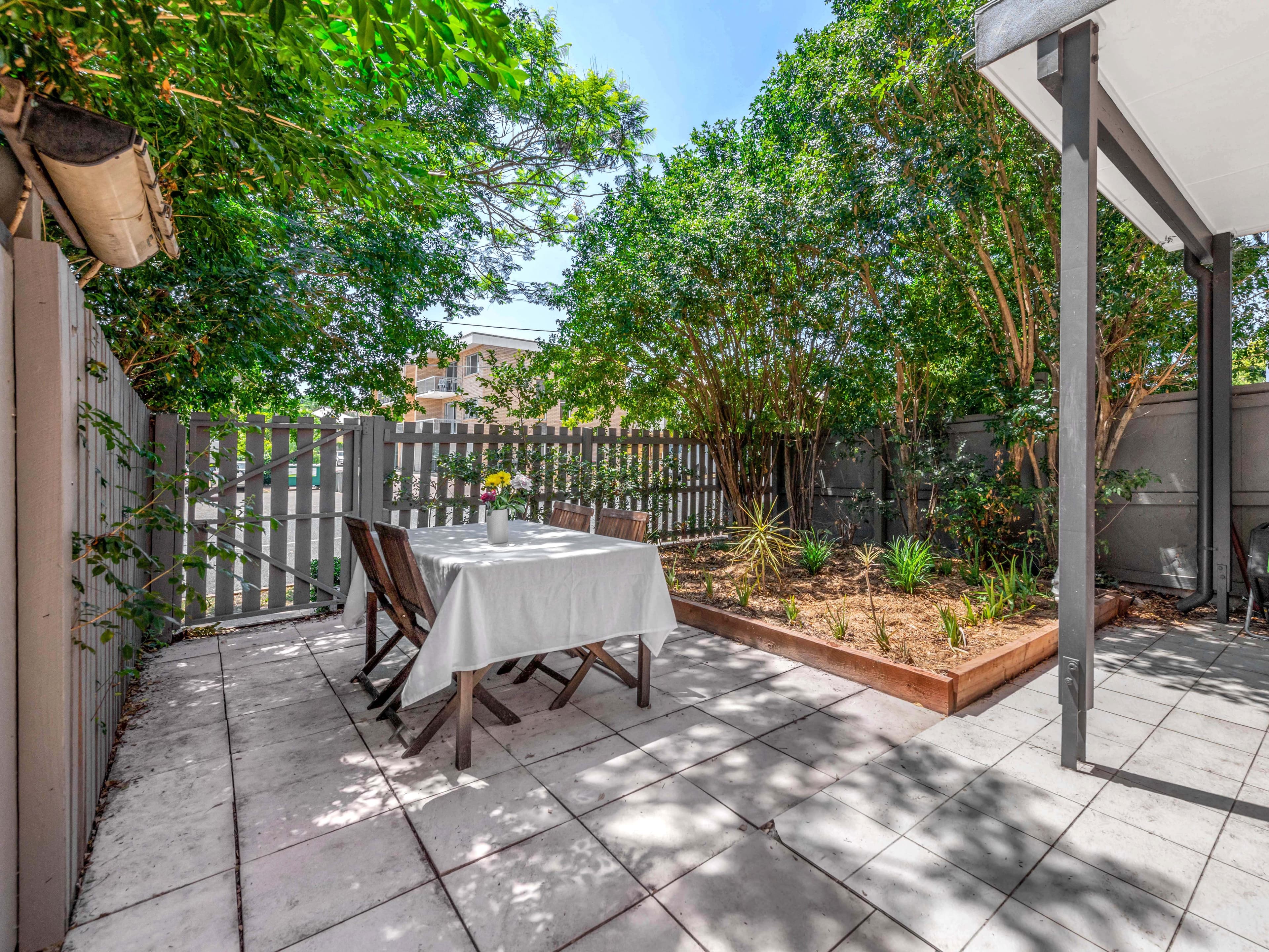 11 Cardross Street, Yeronga QLD 4104, Yeronga - Thumbnail 2
