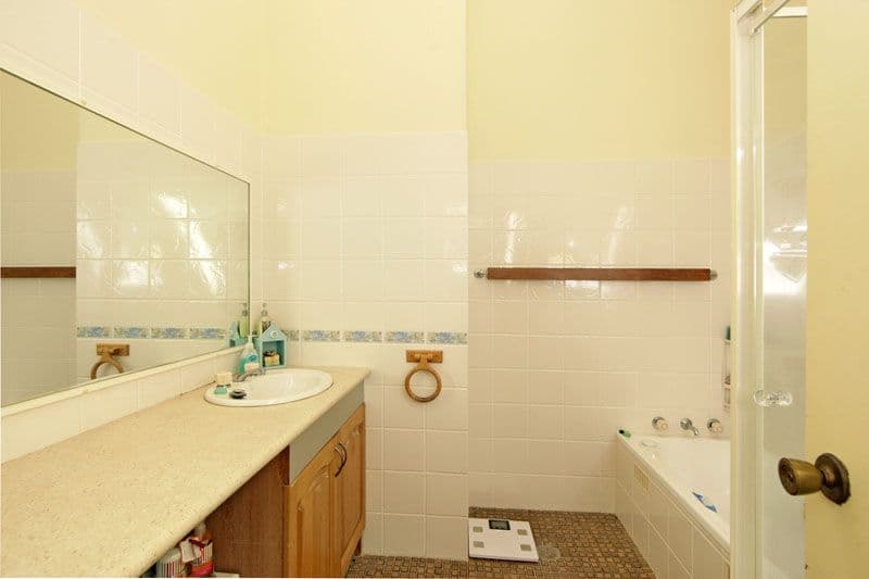 17 Mawson Drive, KILLARNEY VALE NSW 2261, Killarney Vale - Thumbnail 5