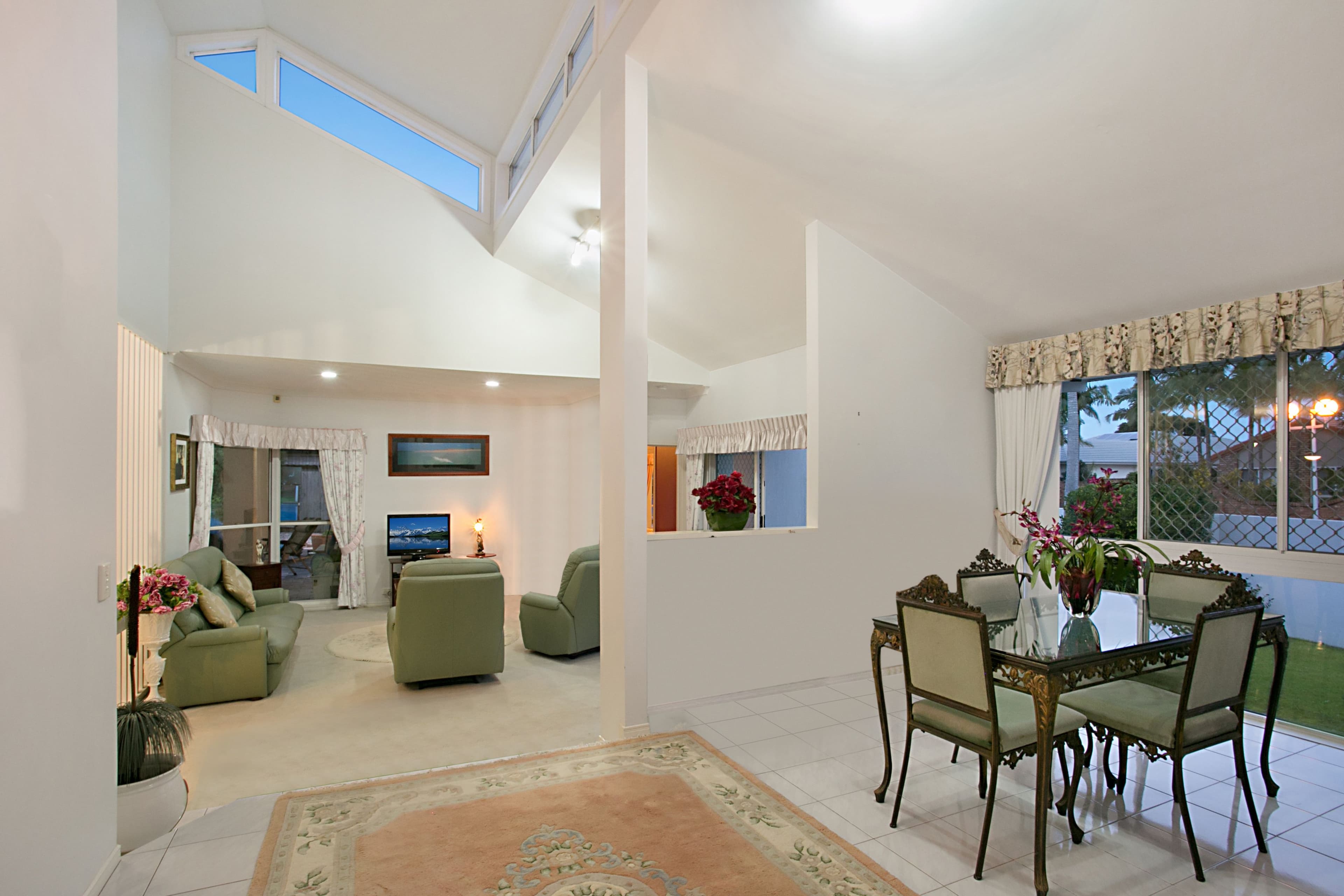 2 Monteclair Court, Mermaid Waters QLD 4218, Mermaid Waters - Thumbnail 3