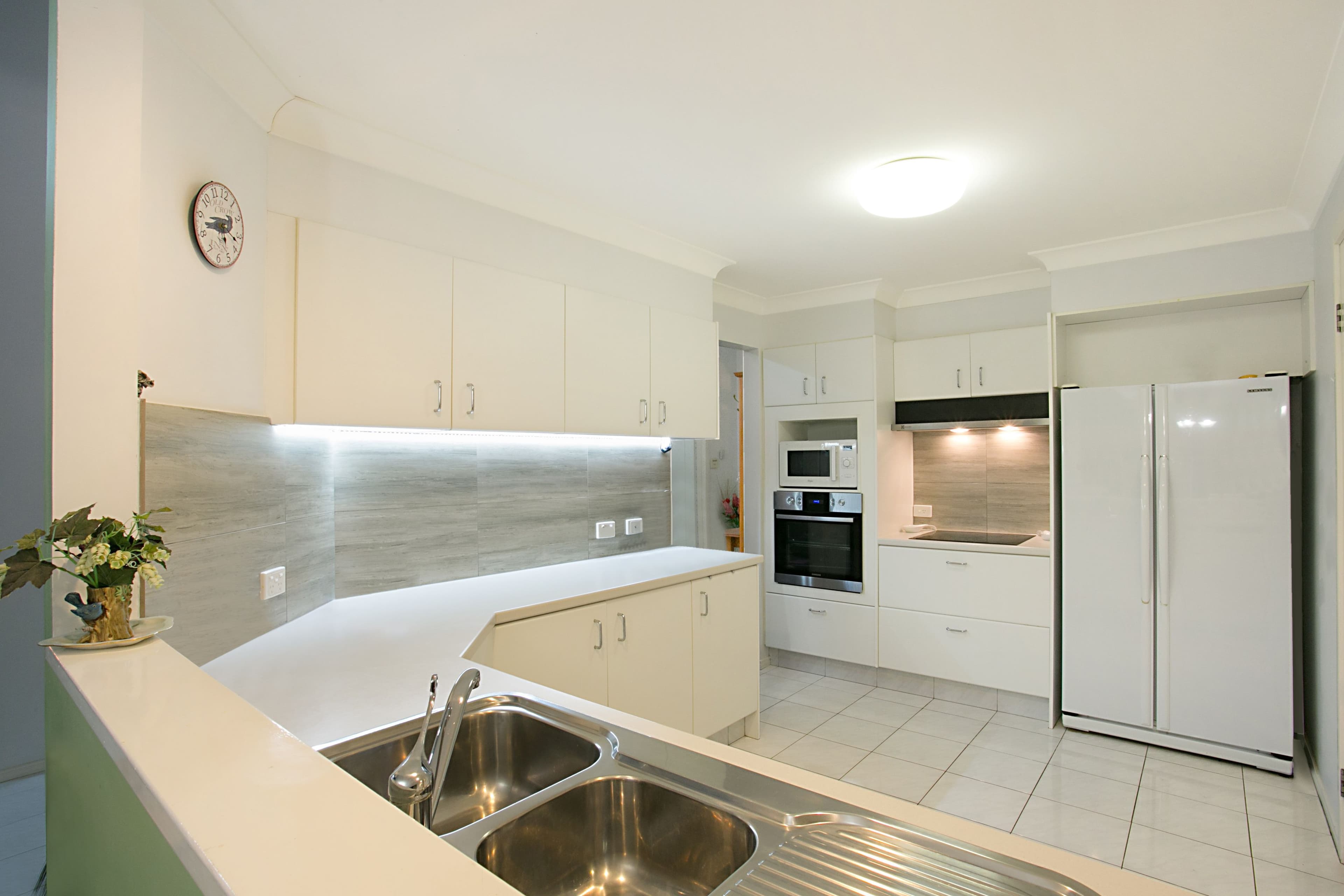 2 Monteclair Court, Mermaid Waters QLD 4218, Mermaid Waters - Thumbnail 7