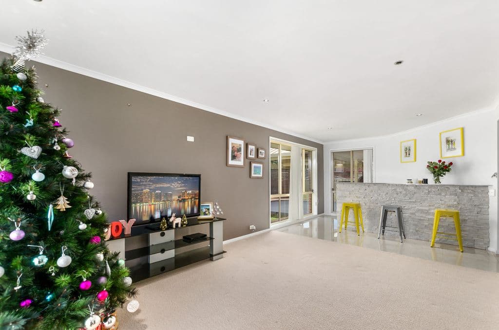 6 Kirriemuir Glen, Horsley - Thumbnail 2