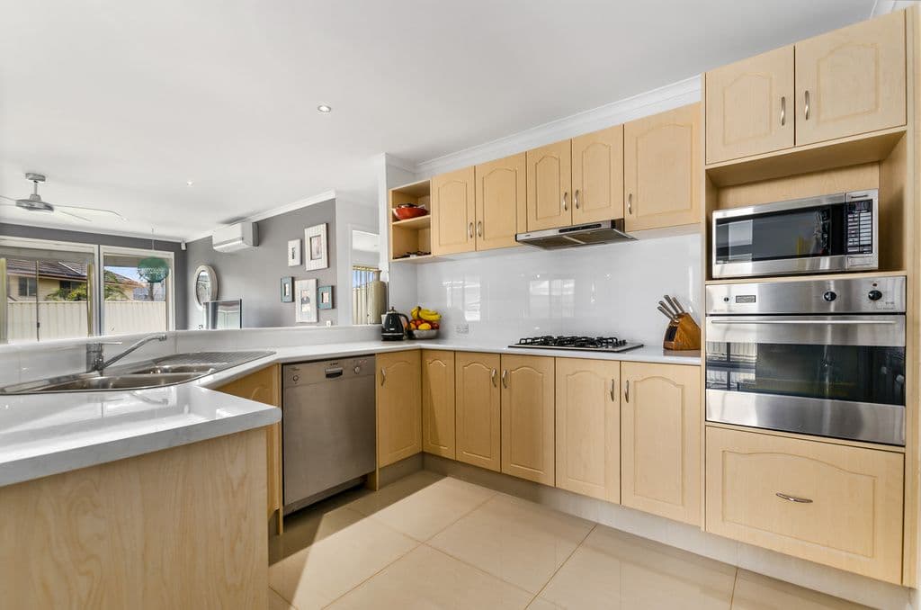 6 Kirriemuir Glen, Horsley - Thumbnail 3