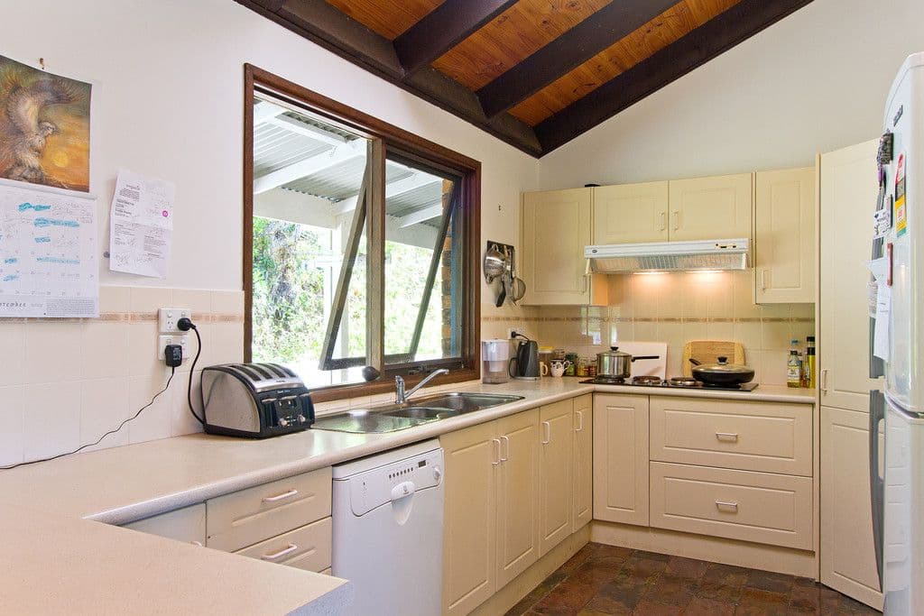 7 Pinecone Court, ELANORA QLD 4221, Elanora - Thumbnail 3