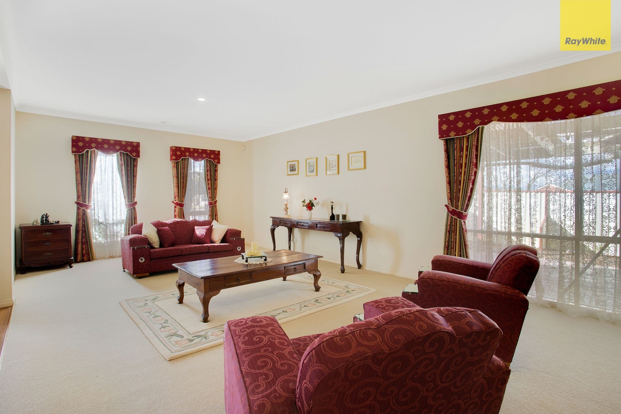 3 Bramshaw Crescent, Hillside VIC 3037, Hillside - Thumbnail 2