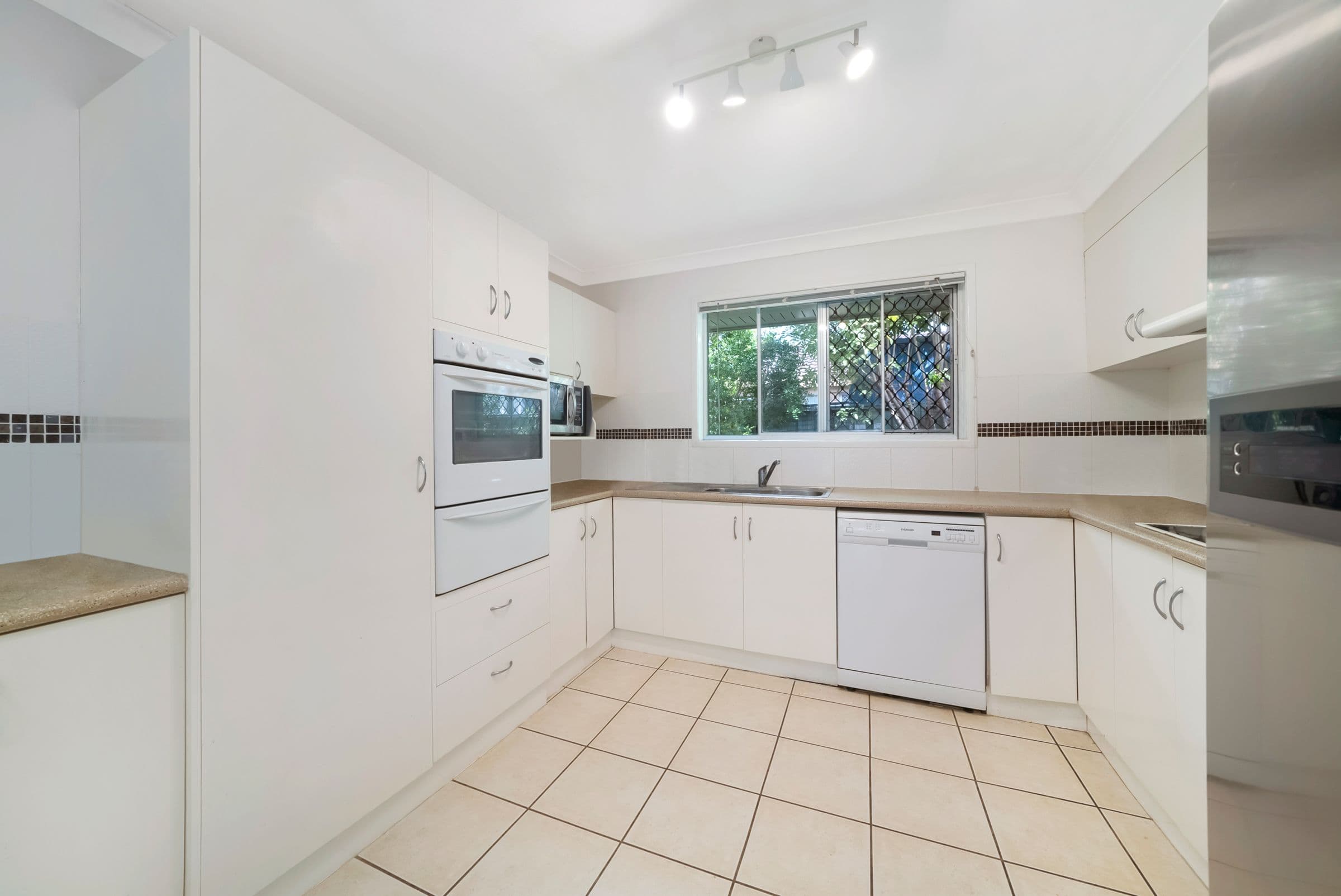 12 Newport Drive, Newport QLD 4020, Newport - Thumbnail 5
