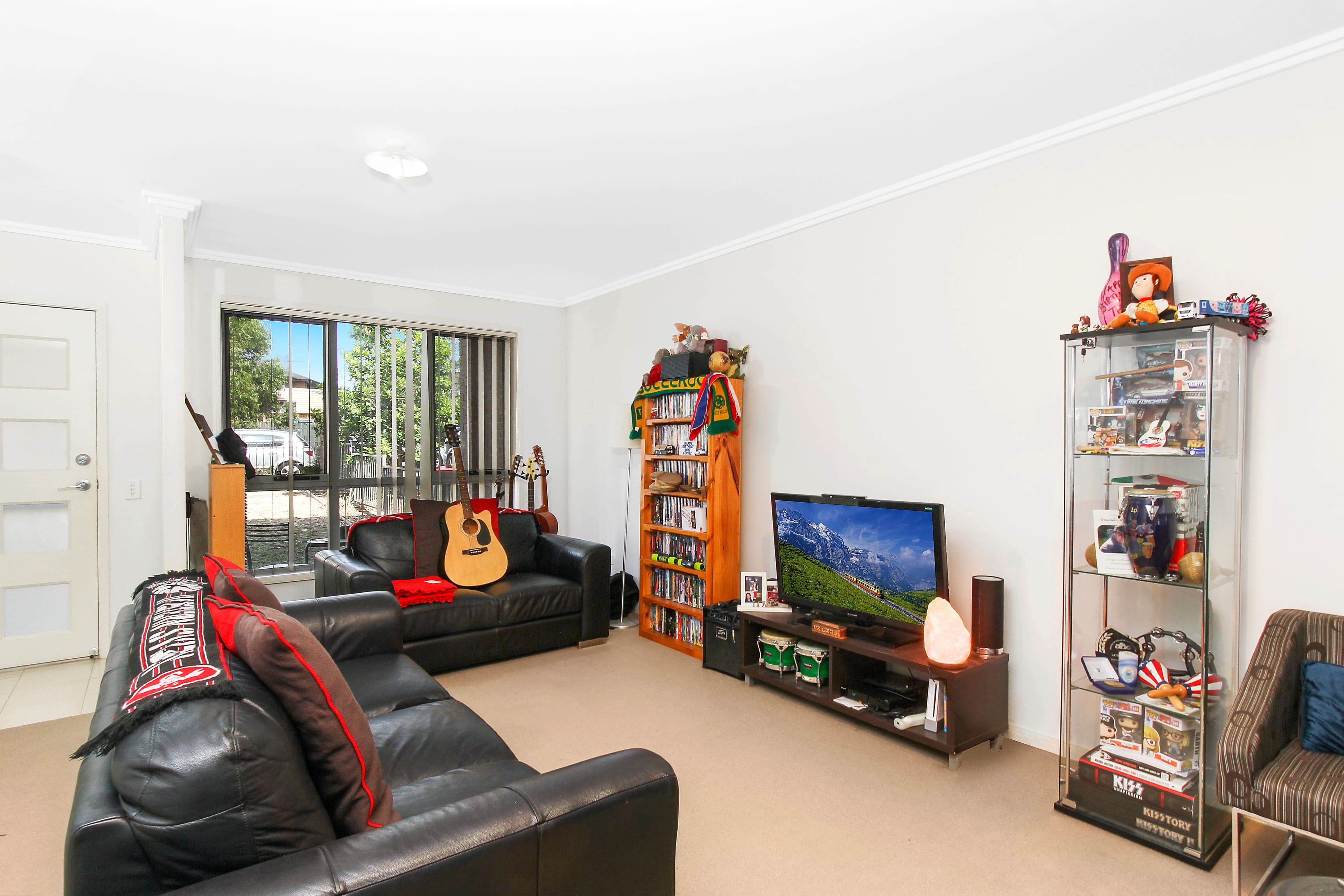 21 Cronin Place, Bonnyrigg - Thumbnail 2