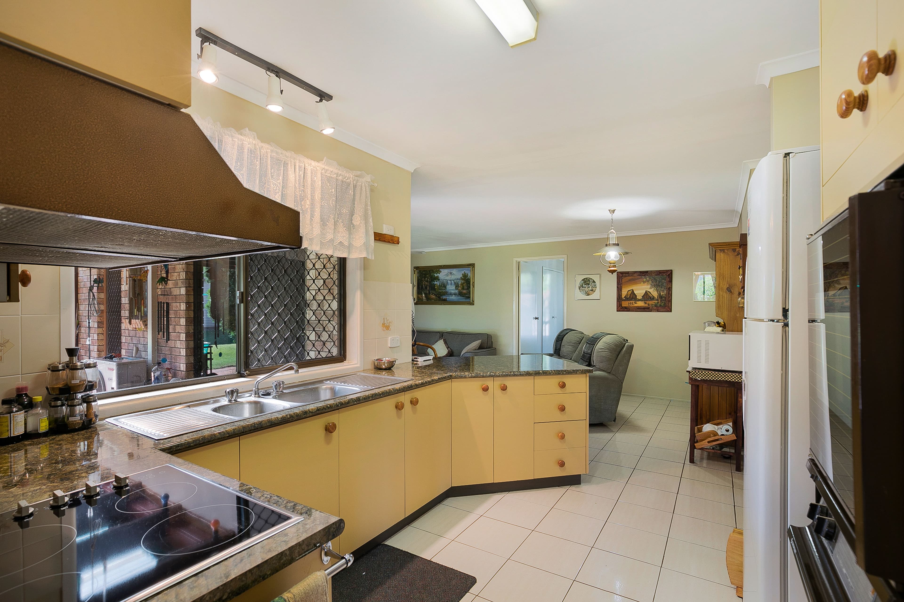 22 Melway Crescent, Harristown QLD 4350, Harristown - Thumbnail 2