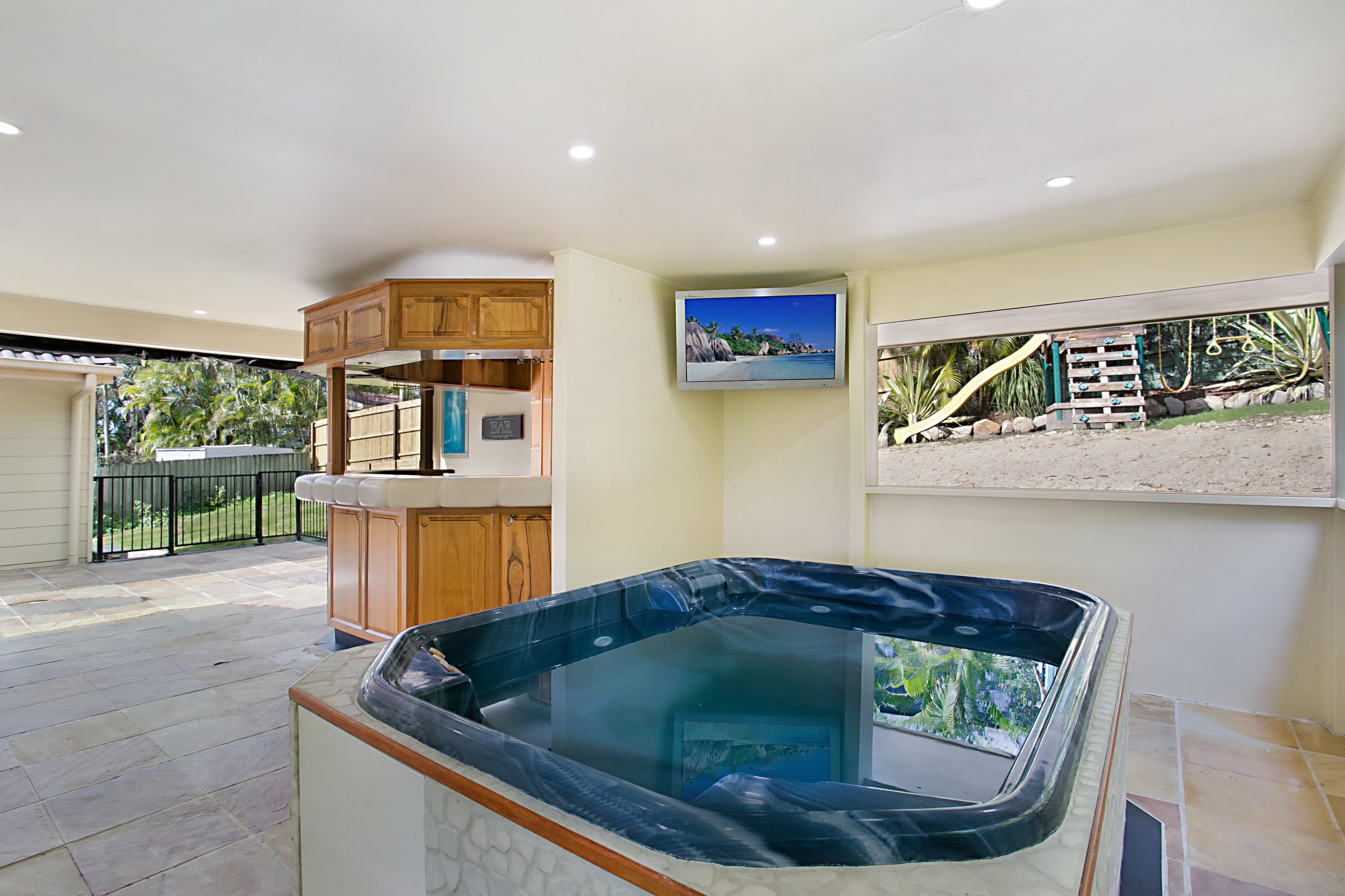 10 Bretton Court, Carrara QLD 4211, Carrara - Thumbnail 6