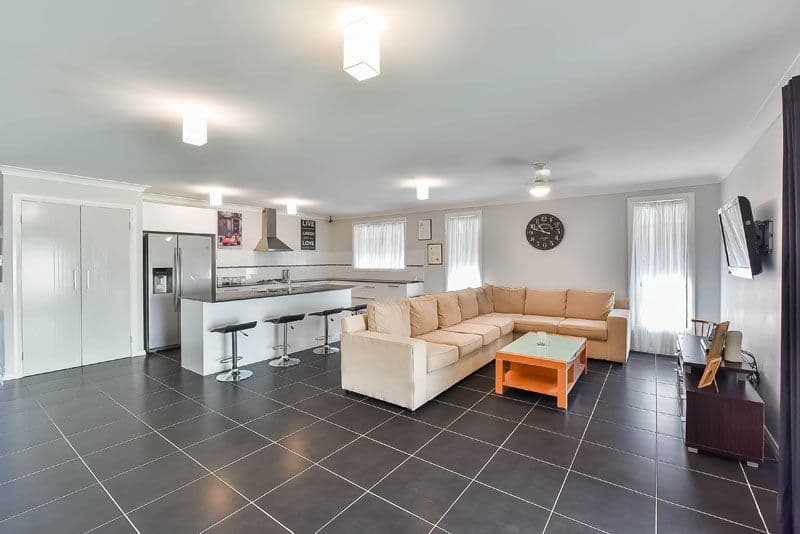 8 Kale Road, Spring Farm - Thumbnail 2