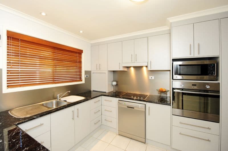 27 Dixon Drive, GLADSTONE QLD 4680, Gladstone - Thumbnail 2