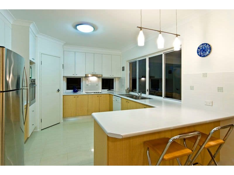 16 Whepstead Avenue, WELLINGTON POINT QLD 4160, Wellington Point - Thumbnail 5