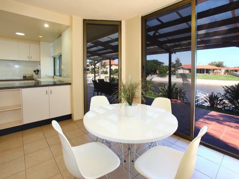 13 Beverley Crescent, BROADBEACH WATERS QLD 4218, Broadbeach Waters - Thumbnail 8