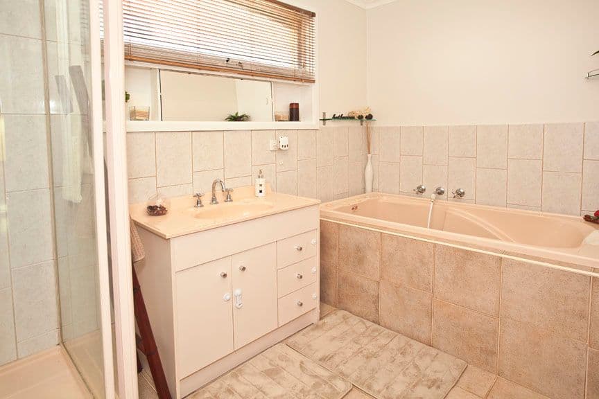 4 Genoa Street, DANDENONG NORTH VIC 3175, Dandenong North - Thumbnail 8