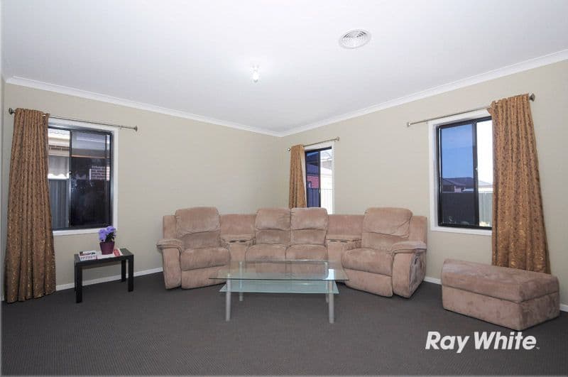 61 Datura Avenue, CRANBOURNE VIC 3977, Cranbourne North - Thumbnail 2