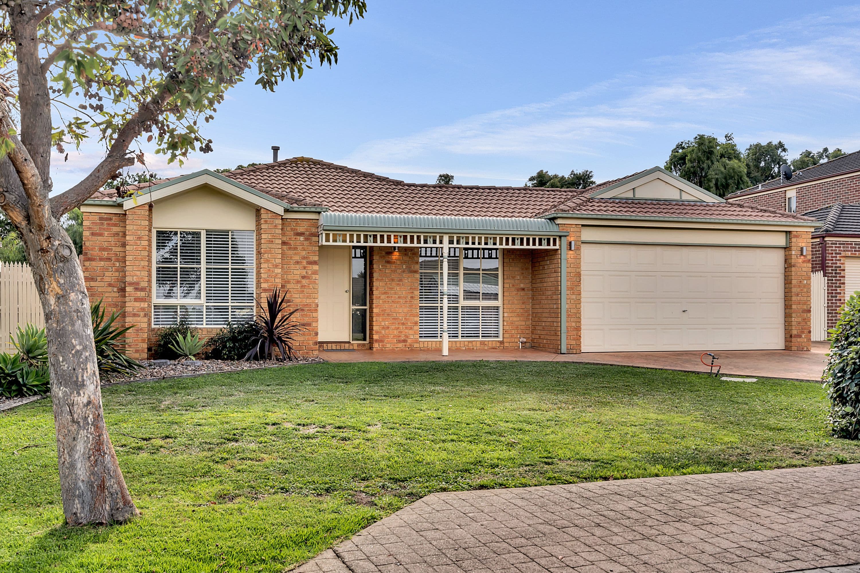 16 Heytesbury Crescent, Craigieburn VIC 3064, Craigieburn - Thumbnail 2