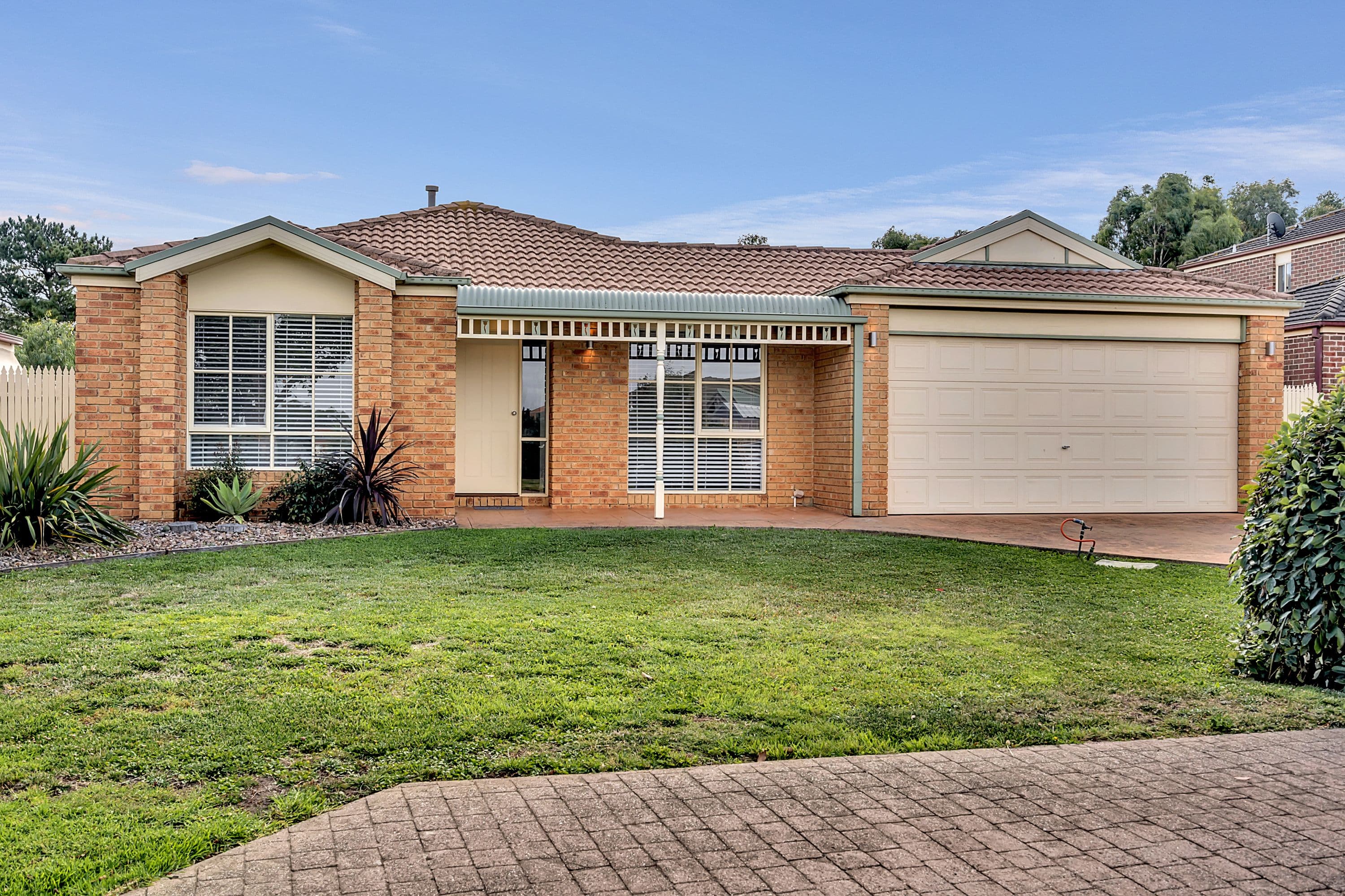 16 Heytesbury Crescent, Craigieburn VIC 3064, Craigieburn - Thumbnail 3
