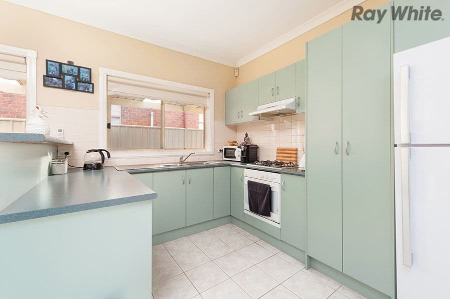 46 Hepburn Way, Caroline Springs VIC 3023, Caroline Springs - Thumbnail 2