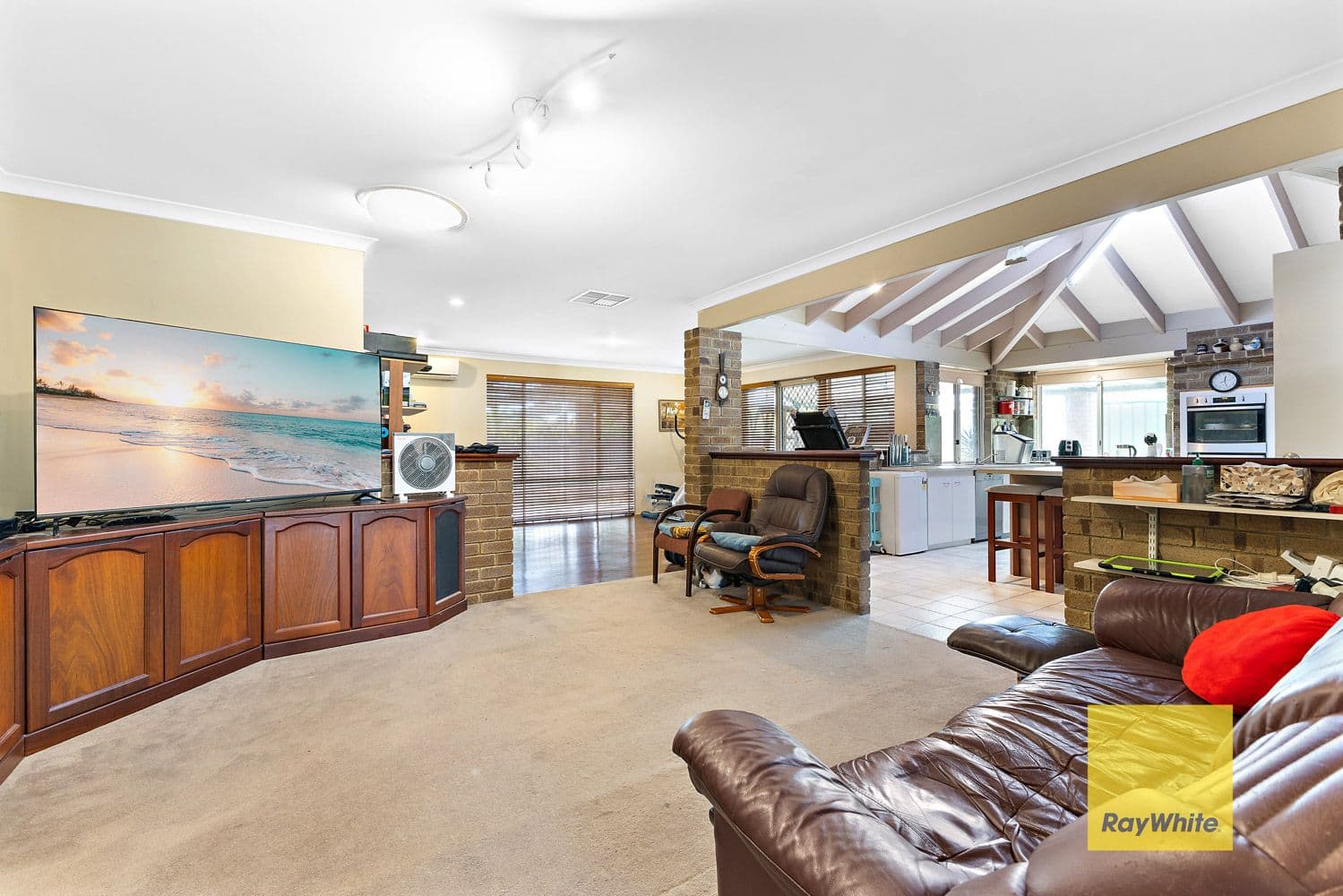12 CLARENDON Court, Thornlie WA 6108, Thornlie - Thumbnail 3