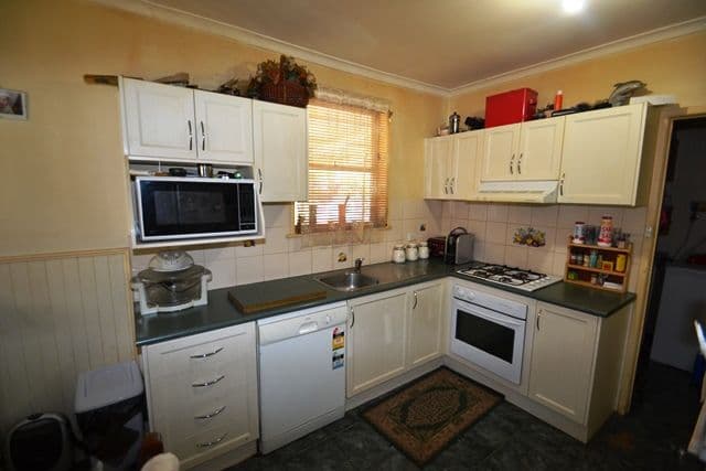 38 Howe Street, Seymour VIC 3660, Seymour - Thumbnail 2