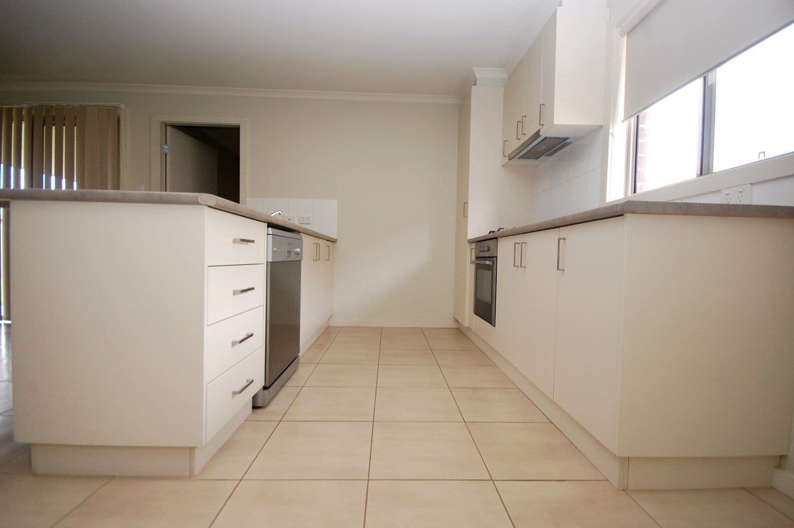46 Gillmartin Drive, GRIFFITH NSW 2680, Griffith - Thumbnail 2