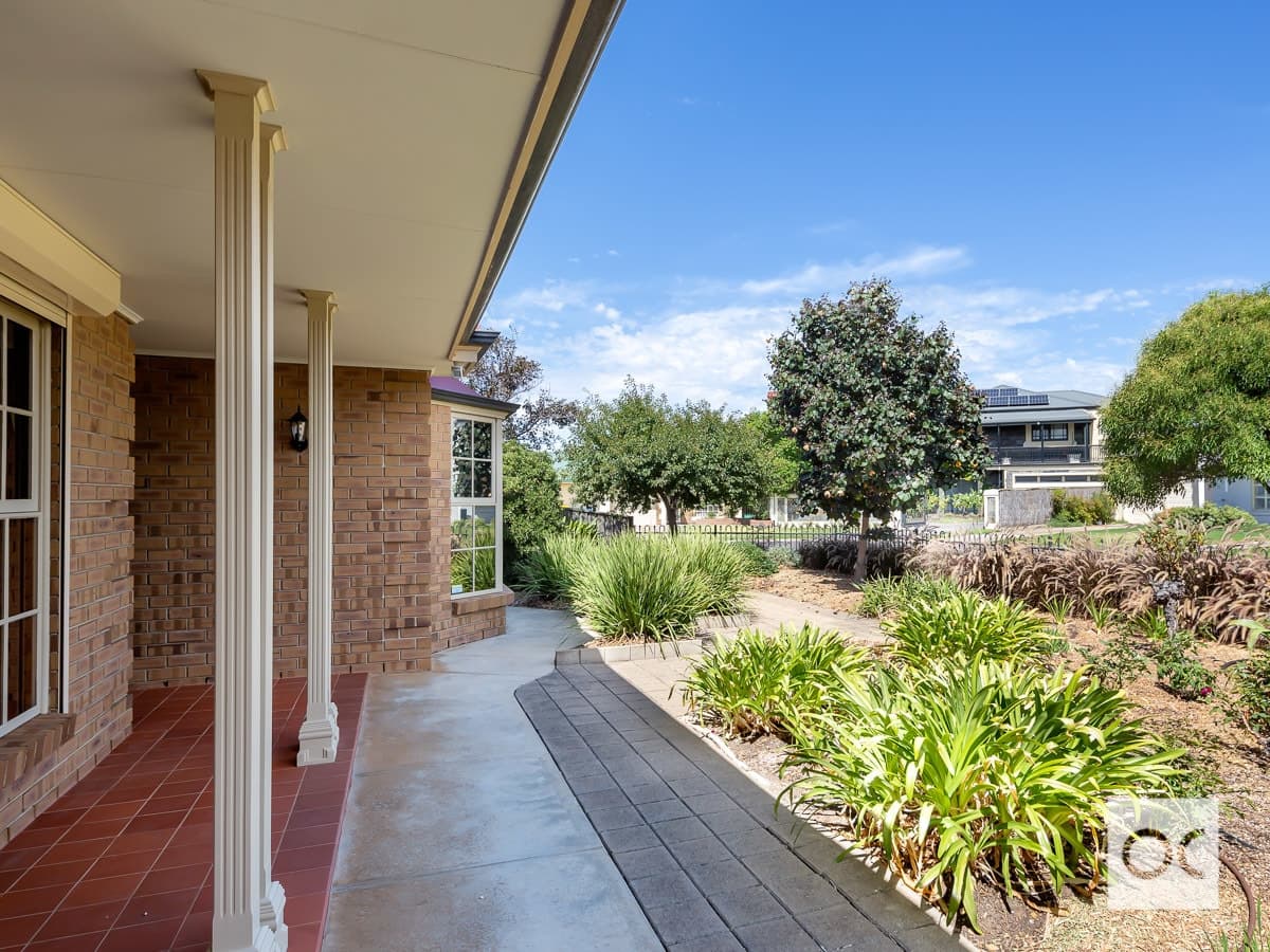 13 Angus Court, Henley Beach - Thumbnail 2