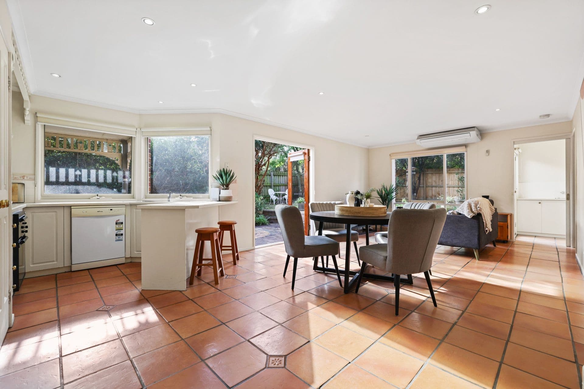 9 Confait Court, Berwick VIC 3806, Berwick - Thumbnail 4