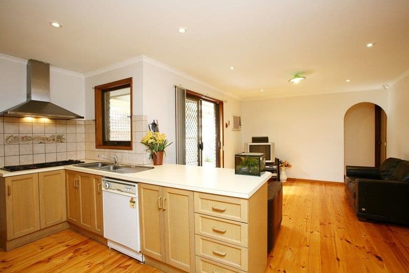 6 Wesley Drive, NARRE WARREN VIC 3805, Narre Warren - Thumbnail 2
