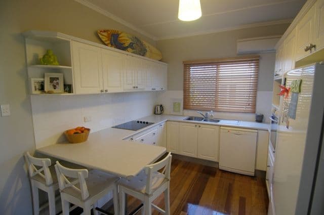 194 Glebe Road, BOOVAL QLD 4304, Booval - Thumbnail 2