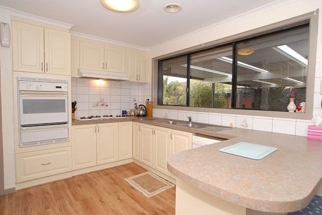 15 Mirambeek Road, HOPPERS CROSSING VIC 3029, Hoppers Crossing - Thumbnail 2