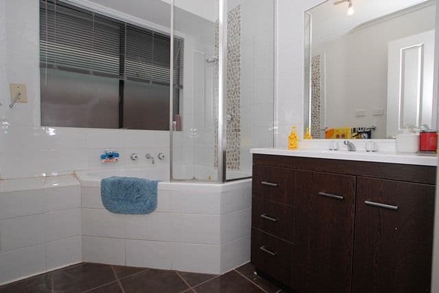 15 Mirambeek Road, HOPPERS CROSSING VIC 3029, Hoppers Crossing - Thumbnail 4