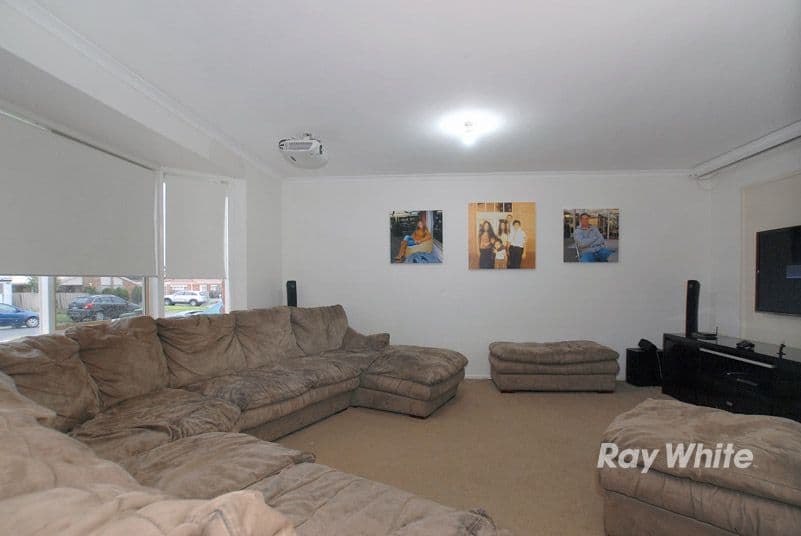 9 Tinara Court, CRANBOURNE NORTH VIC 3977, Cranbourne North - Thumbnail 2