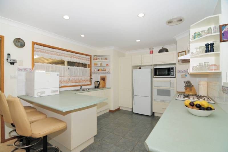 8 Macaulay Court, Eltham, Eltham - Thumbnail 6