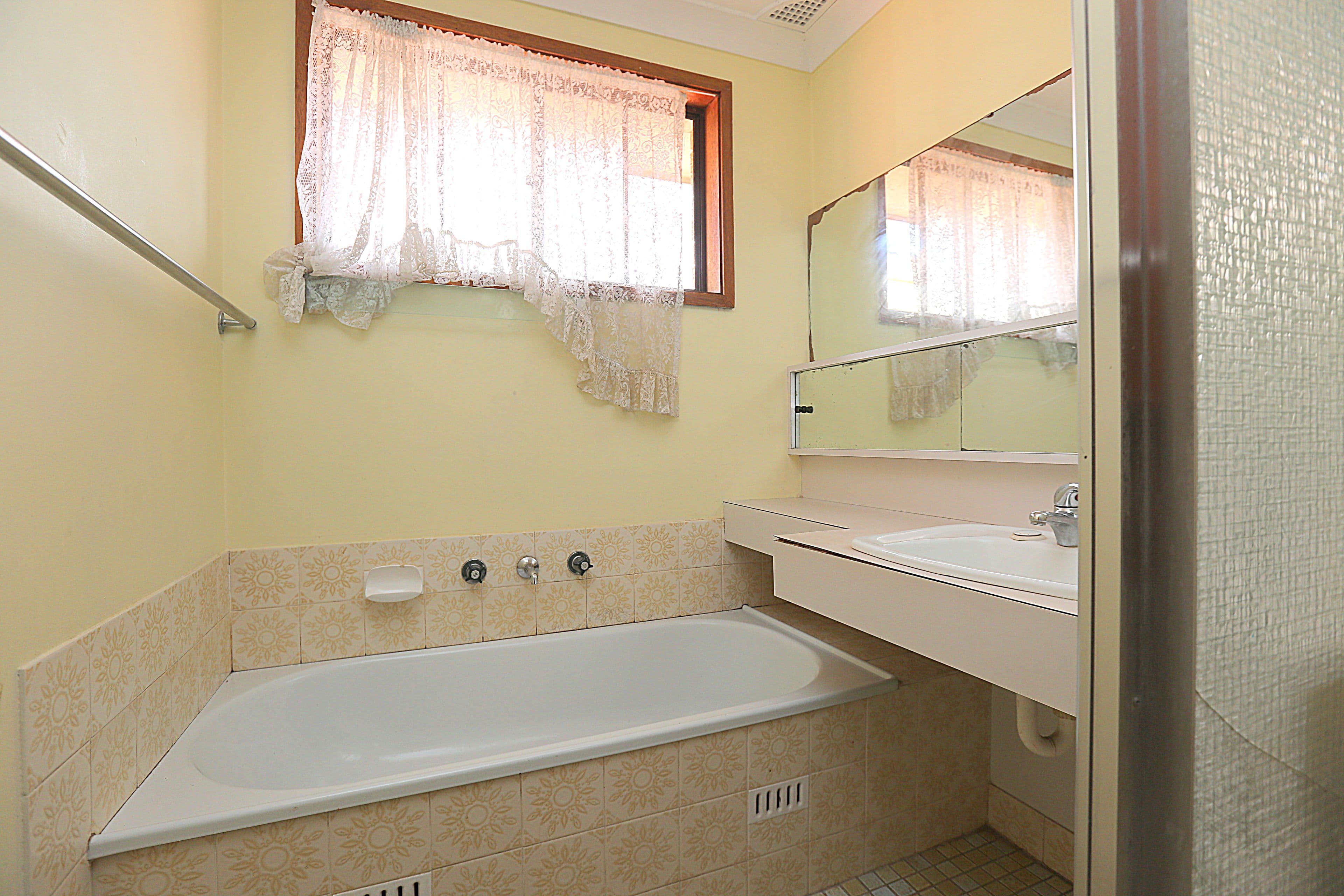 38 Flanders Avenue, Milperra - Thumbnail 5