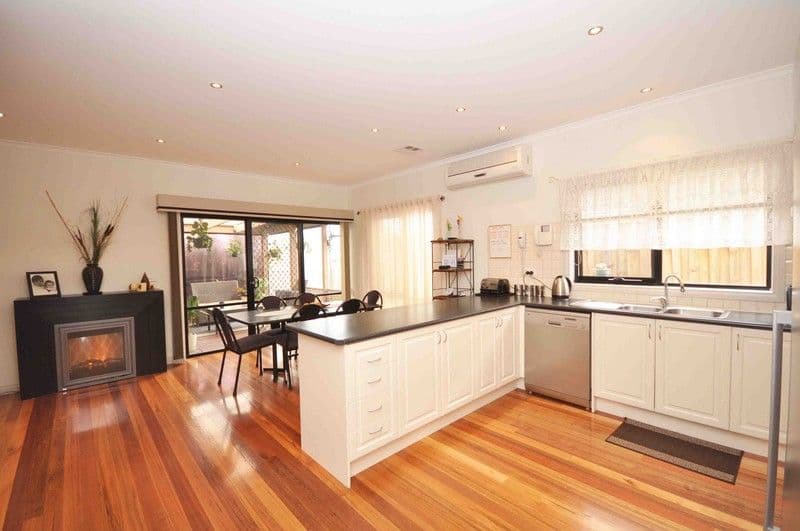 33 Troward Harvey Way, CRAIGIEBURN VIC 3064, Craigieburn - Thumbnail 4