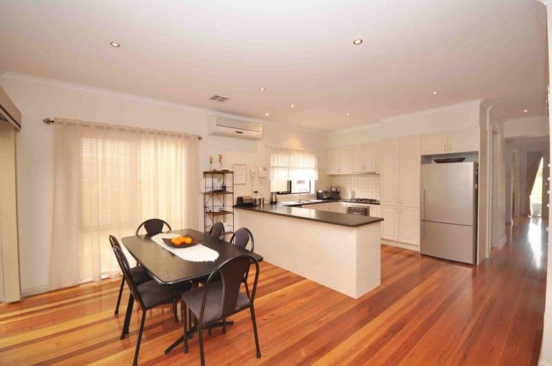 33 Troward Harvey Way, CRAIGIEBURN VIC 3064, Craigieburn - Thumbnail 5