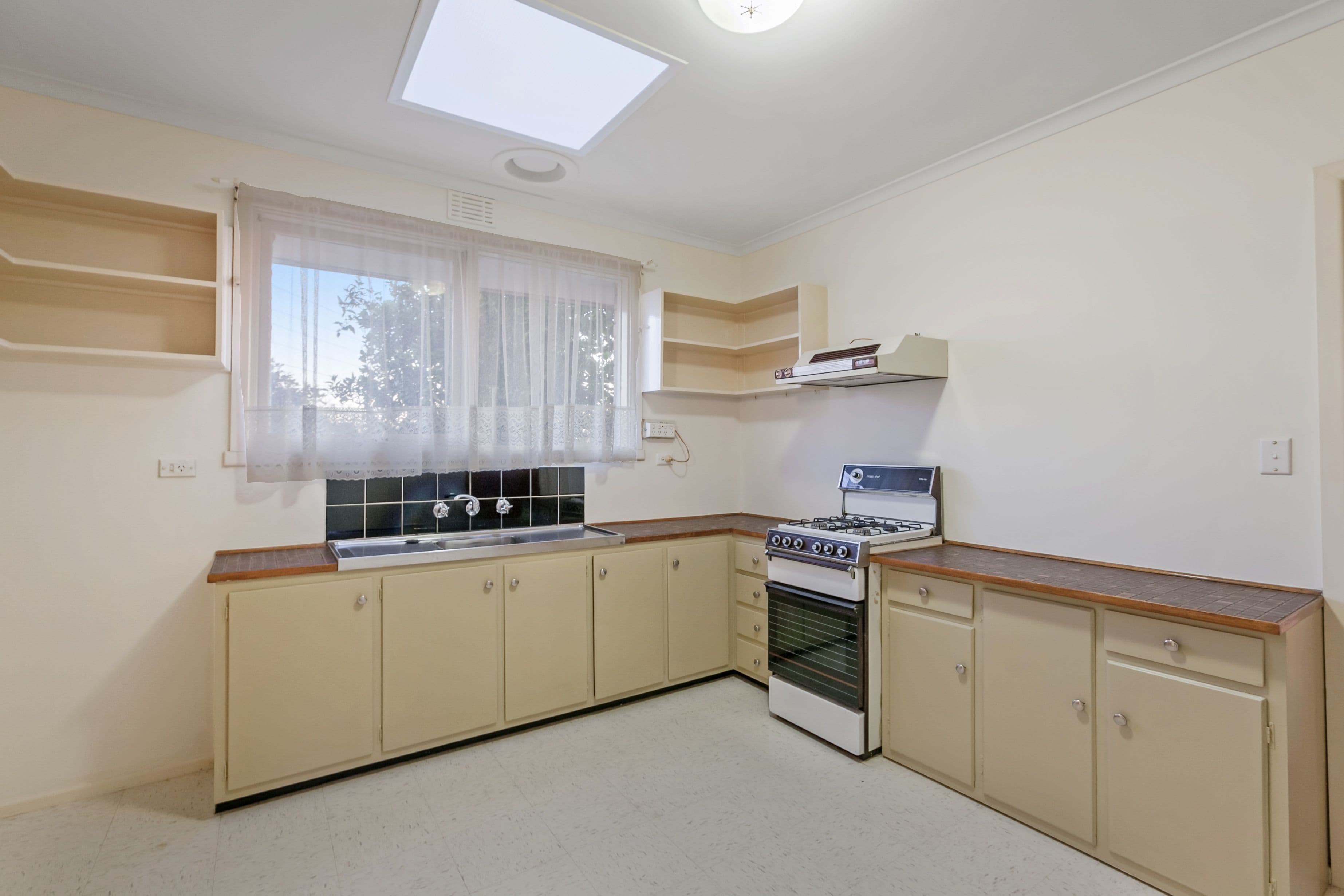 55 Hughes Parade, Reservoir VIC 3073, Reservoir - Thumbnail 4