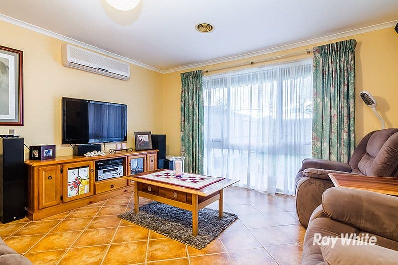 4 Oregon Court, Cranbourne North VIC 3977, Cranbourne North - Thumbnail 3