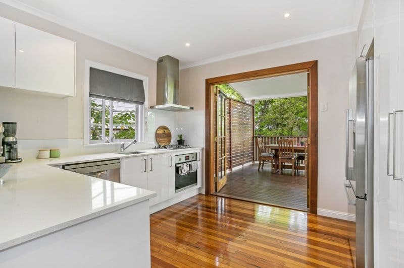 6 Logan Avenue, Oxley QLD 4075, Oxley - Thumbnail 2