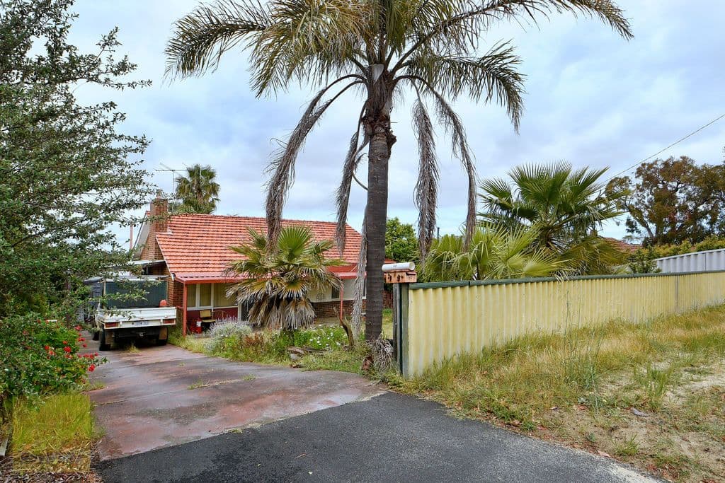 60 Fernhurst Crescent, Balga WA 6061, Balga - Image 1