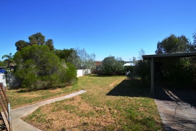 52 Chisholm Crescent, SEYMOUR VIC 3660, Seymour - Thumbnail 2