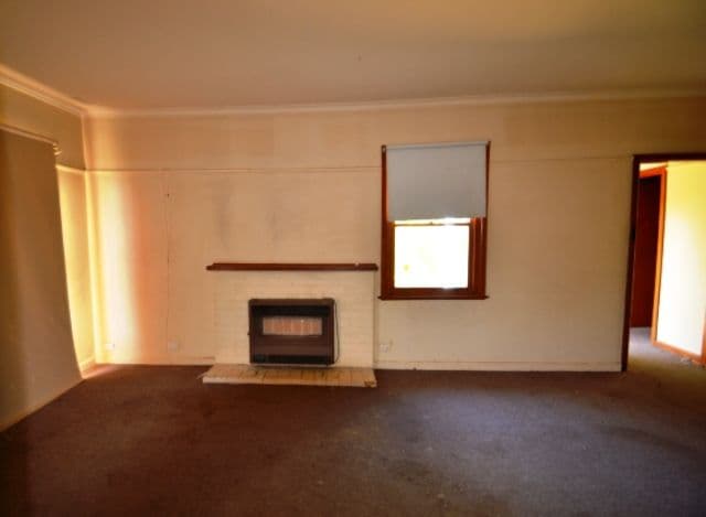 52 Chisholm Crescent, SEYMOUR VIC 3660, Seymour - Thumbnail 4