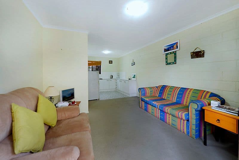 9 Cronin Avenue, MAIN BEACH QLD 4217, Main Beach - Thumbnail 3