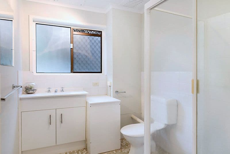 9 Cronin Avenue, MAIN BEACH QLD 4217, Main Beach - Thumbnail 4