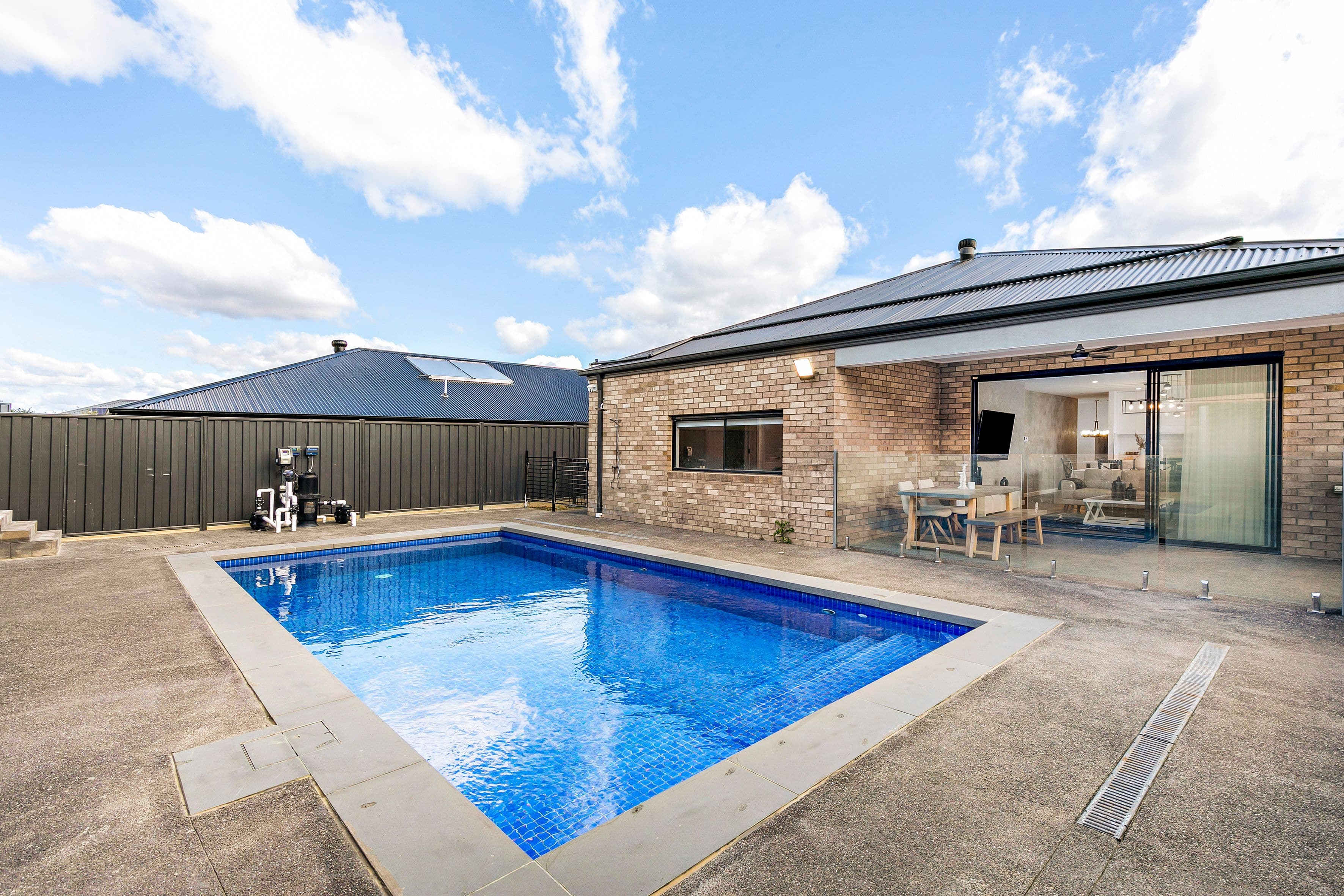 10 Bannon Avenue, Sunbury VIC 3429, Sunbury - Thumbnail 2