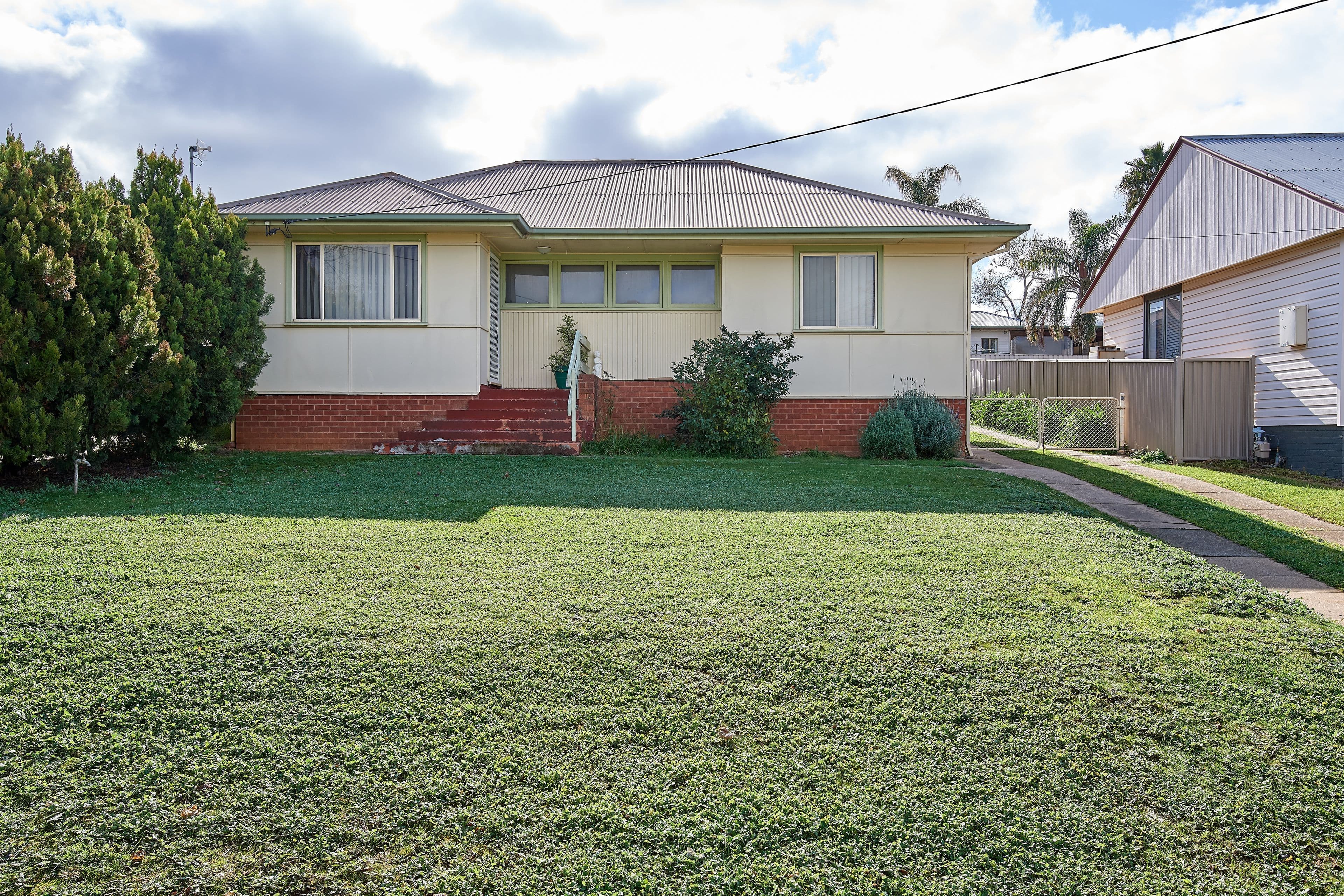 19 Gilmore Avenue, Mount Austin NSW 2650, Mount Austin - Image 1
