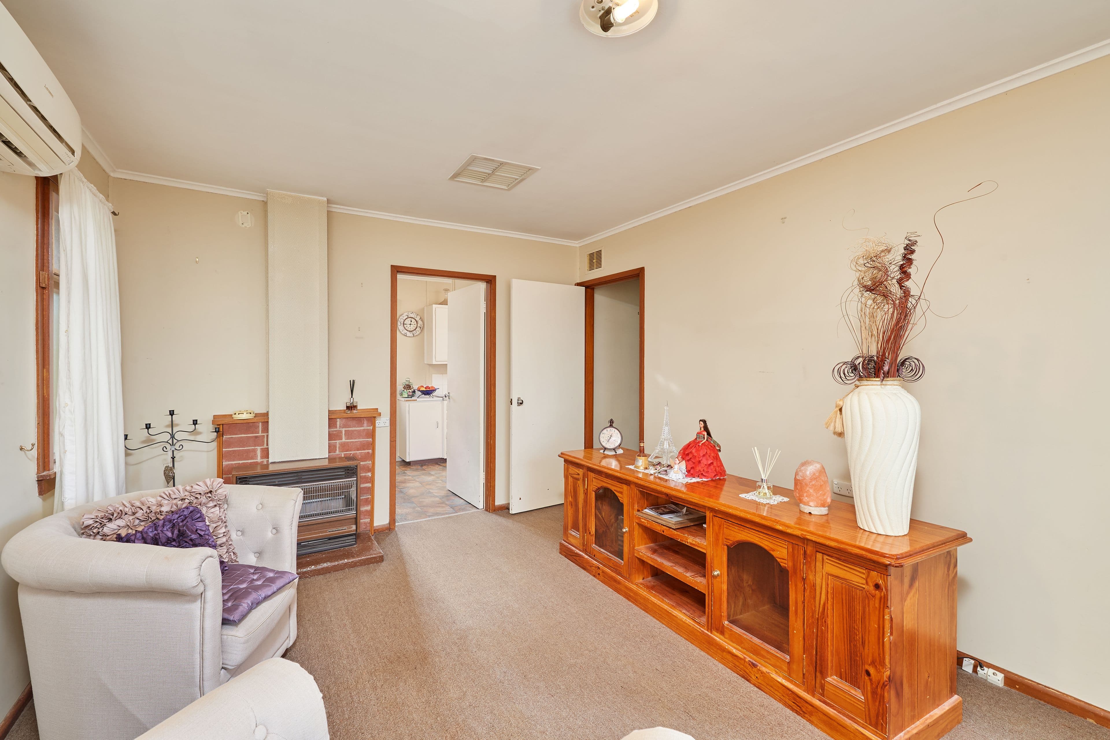 19 Gilmore Avenue, Mount Austin NSW 2650, Mount Austin - Thumbnail 2